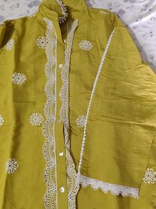 Elegant Olive Green Embroidered Kurta