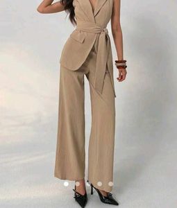 Chic Sleeveless Blazer and Pant Set