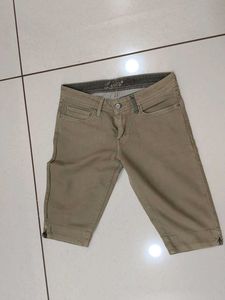 Levi's Khaki Capri Pants