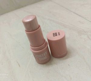 Zudio Cheeky Shine Highlighter Stick