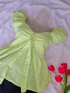 Cute green gingham print top