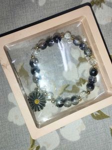 Daisy Charm Beaded Bracelet