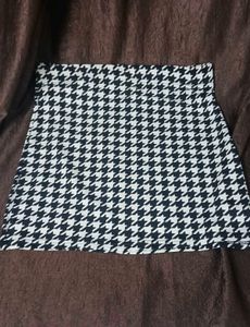 ✨Houndstooth Mini Skirt✨