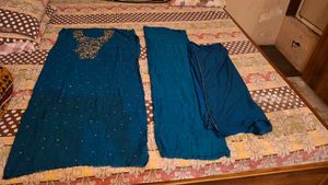 : Ye suit slim/petite body ke liye better fit rahe