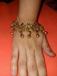 Exquisite Kundan Maang Tikka &amp; Bracelet