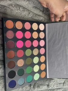 Vivid Eyeshadow Palette