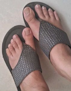 Nexo Stylish Grey Flip-Flops