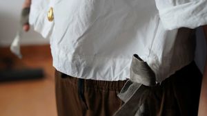 Chic White Cropped Button-Up Top