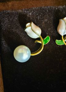 Elegant Tulip Pearl Earrings