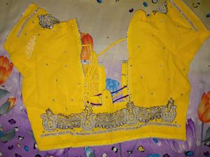 Beautiful Yellow Saree and Blouse Set
