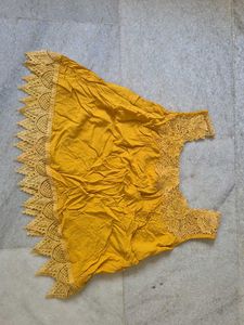 laced mustard top