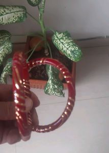 NEW WITHOUT TAG - Red and golden bangles