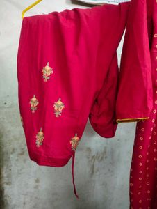 Beautiful Tomato red Kurta Set with Embroidery