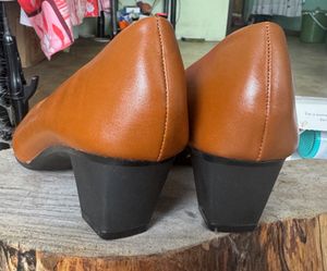 Women’s Tan Shoes (BRAND NEW‼️)