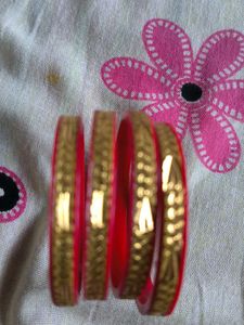 Set of 4 Red &amp; Gold Bangles