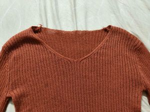 Ribbed V-Neck Long Sleeve Top
