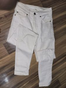 White High-Waisted Jeans