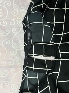 Chic Black &amp; White Geometric Print Top