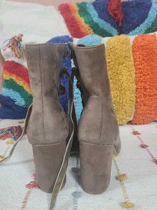 Ket Importa Lace-Up Booties