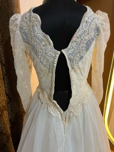 vintage full sleeve White Bridal Gown