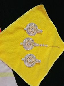 Mang Tika With Earrings