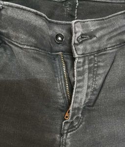 WOMEN'S BLACK DENIM JEANS