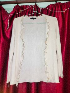Elegant Knit Cardigan with Ruffle Detail