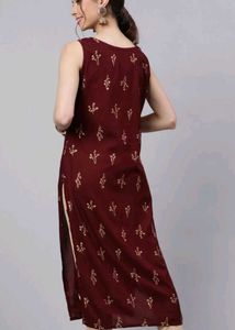Floral printed sleeveless kurta(combo earrings)