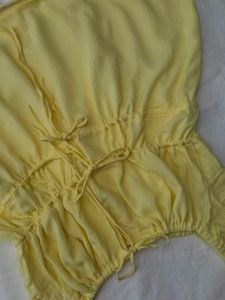 Butter yellow top