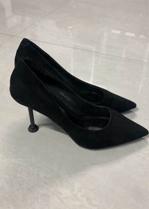 Black Suede Pointed Toe Heels⭐️