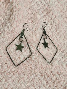 ☀️FREE DELIVERY☀️ Combo of 7 Earrings + Bracelet
