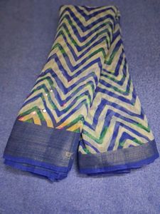 Stylish Chevron Print Saree with Sequins New