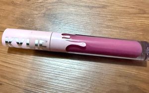 Kylie Cosmetics velvet matte Lipstick - poise k