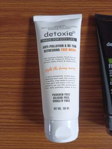 Detoxie Facewash