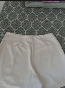 Chic white Skort