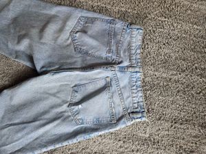 Light Wash Ripped Jeans