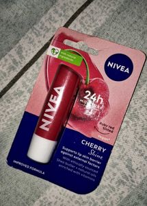 NIVEA Cherry Shine Tinted Lip Balm