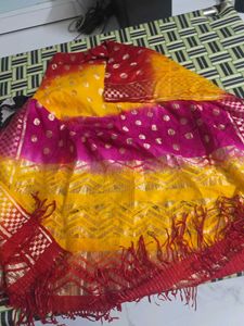Vibrant Bandhani Dupatta with Golden Motifs
