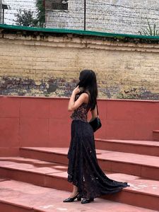 Elegant Black Lace Asymmetrical skirt with zip