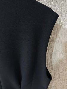 Chic Black Sleeveless Blazer Vest