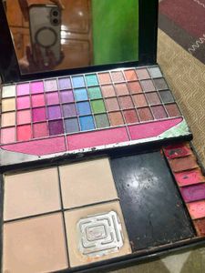 Colorful Eyeshadow &amp; Blush Palette