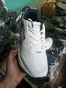 NEW NO USED SPORTS SHOES FOR MEN.
