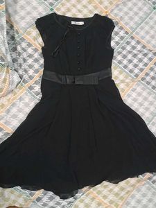 Elegant Black Cap Sleeve Dress