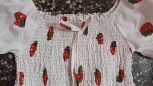 Cute strawberry top 🍓🍰
