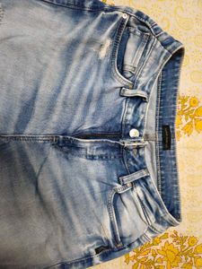 Ripped Light Wash Denim Jeans 🤍👖