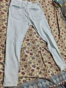 Light Wash Ripped Skinny Fit Jean