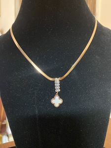 Rosegold Clover Antitarnish Snake Chain Pendant