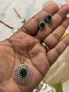 Stunning Emerald & Diamond Jewellery Set