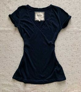 Navy V-Neck T-Shirt ☆》