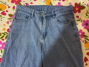 Light Washed Wide Leg Jeans 👖